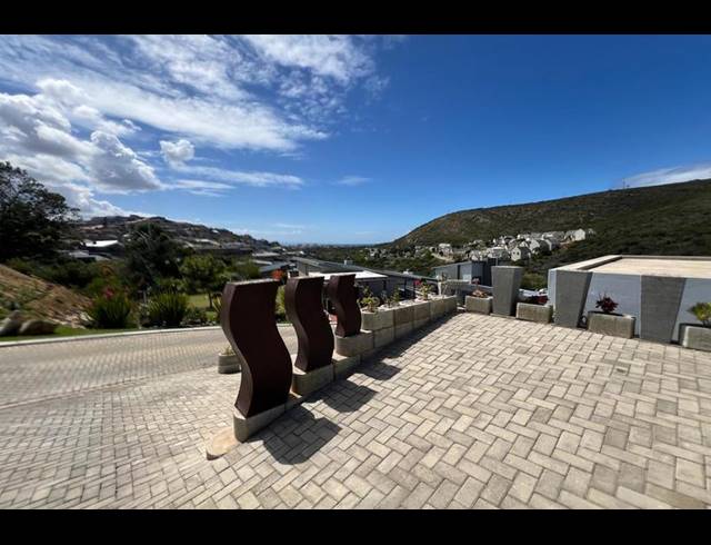 2 BEDROOM TOWNHOUSE FOR SALE IN ISLAND VIEW